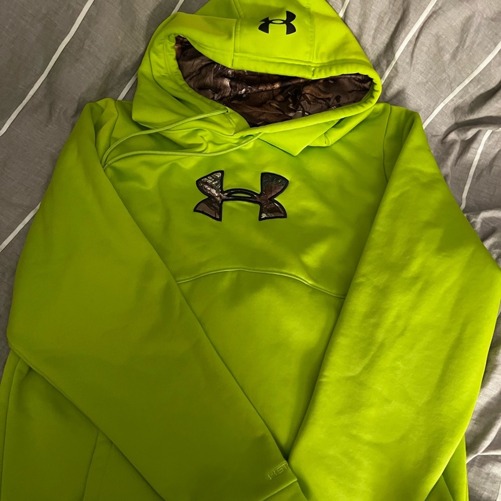 Mens under Armour hoodie. Very bright and comfortable barley never worn